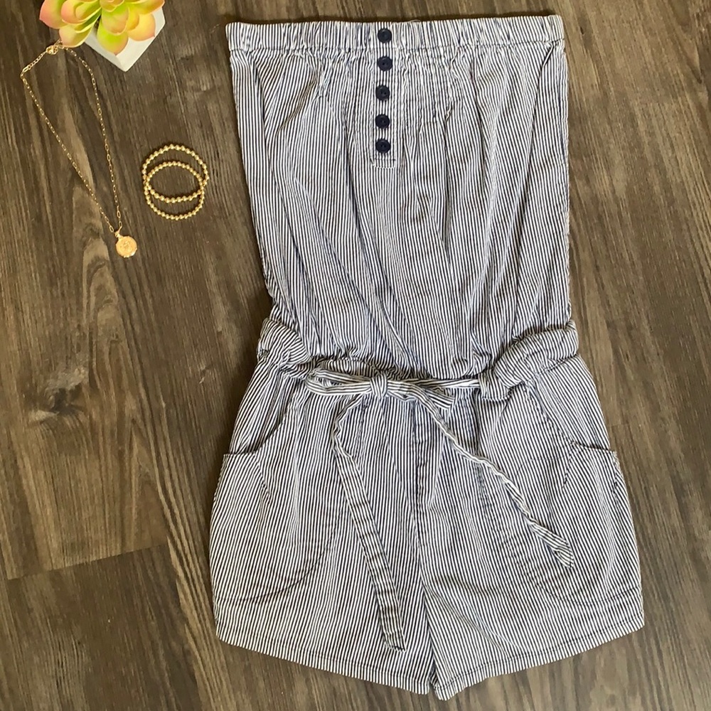 ☀️ Strapless summer striped romper